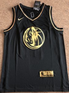 Luka Dončić - Dallas Mavericks *Black / Gold*