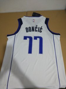 Luka Dončić - Dallas Mavericks *white*