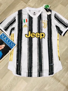 Juventus home kit - image 4