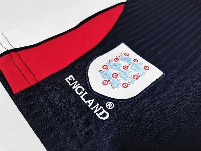 Kids: England home 1998 season - image 9
