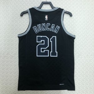 Tim Duncan - San Antonio Spurs *Classic Edition* - image 14