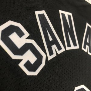 Tim Duncan - San Antonio Spurs *Classic Edition* - image 13