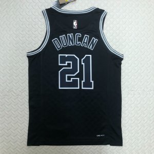 Tim Duncan - San Antonio Spurs *Classic Edition* - image 10