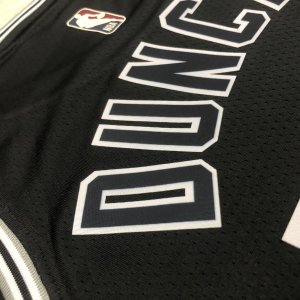 Tim Duncan - San Antonio Spurs *Classic Edition* - image 5