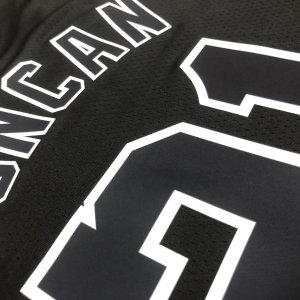 Tim Duncan - San Antonio Spurs *Classic Edition* - image 4