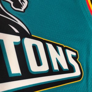 Grant Hill - Detroit Pistons *Classic Edition* - image 15