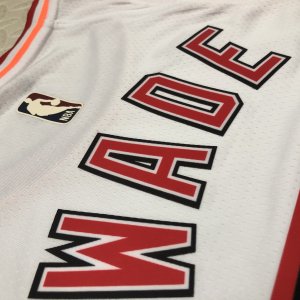 Dwyane Wade - Miami Heat *Classic Edition* - image 9