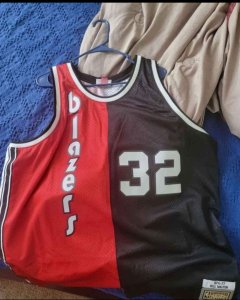 Nikola Jokić  Hakeem Wilt Larry bird Bill Russel and Bill walton Mo williams steph jersey. - image 3