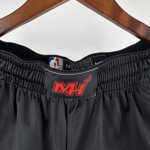 Miami Heat - Short *Black / RARE* - image 4