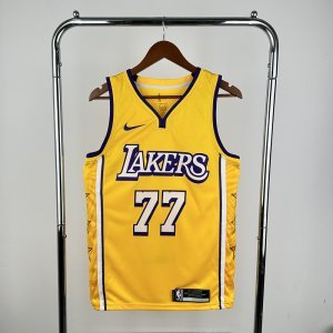 Lakers Star No. 77 Dong Qi Qi