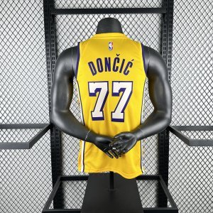 Lakers Star No. 77 Dong Qi Qi