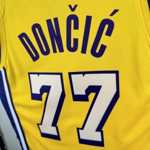Lakers V-neck Yellow No. 77 Dongchi ć