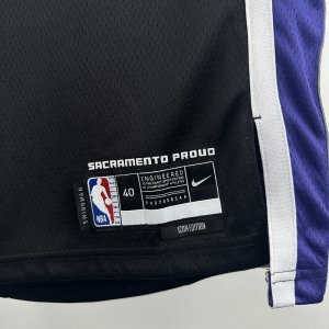 In the 24th season, the Kings played away with the black number 11 Sabonis