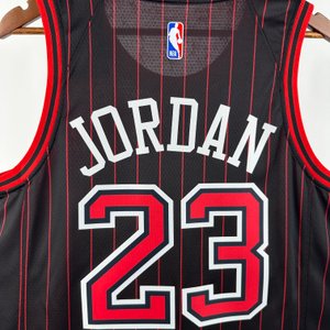 Chicago Bulls Jumpman Limited Edition - Michael Jordan #23 - image 6