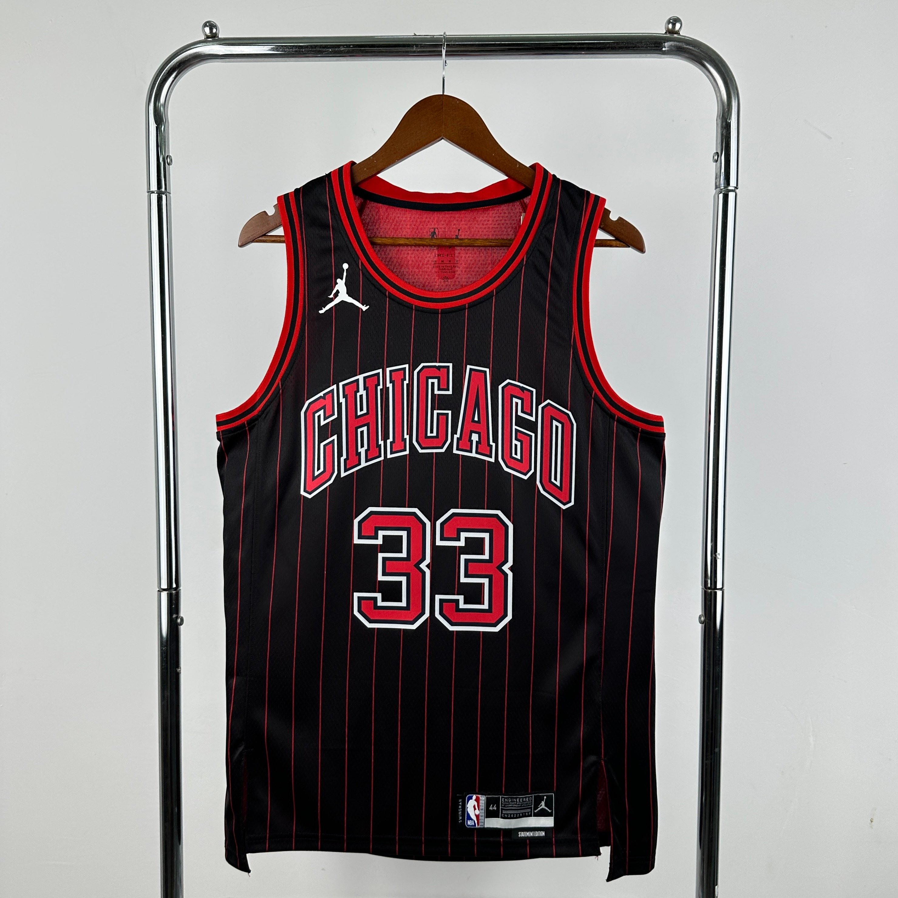 Chicago Bulls Jumpman Limited Edition - Scottie Pippen #33