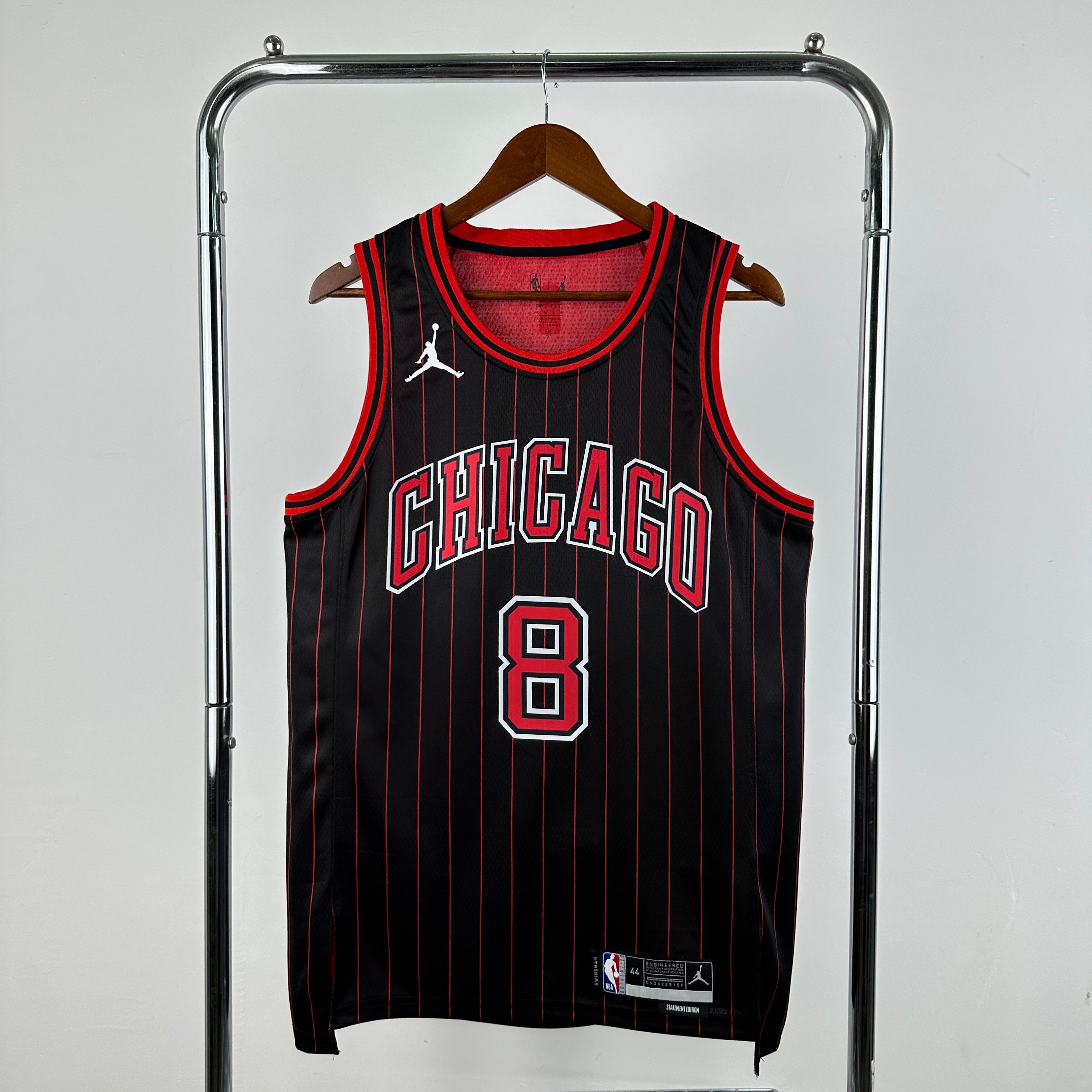 Chicago Bulls Jumpman Limited Edition - Zach LaVine #8