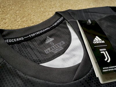 Juventus - Black and Yellow jersey - image 3