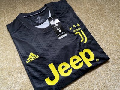 Juventus - Black and Yellow jersey - image 4