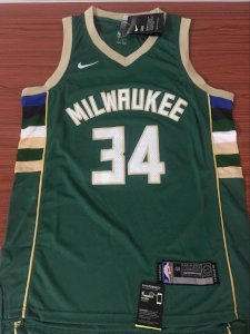 Giannis Antetokounmpo - Milwaukee Bucks Vert