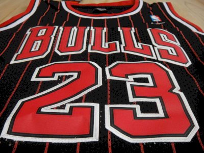 Michael Jordan - Chicago Bulls stripped jersey #23 - image 3